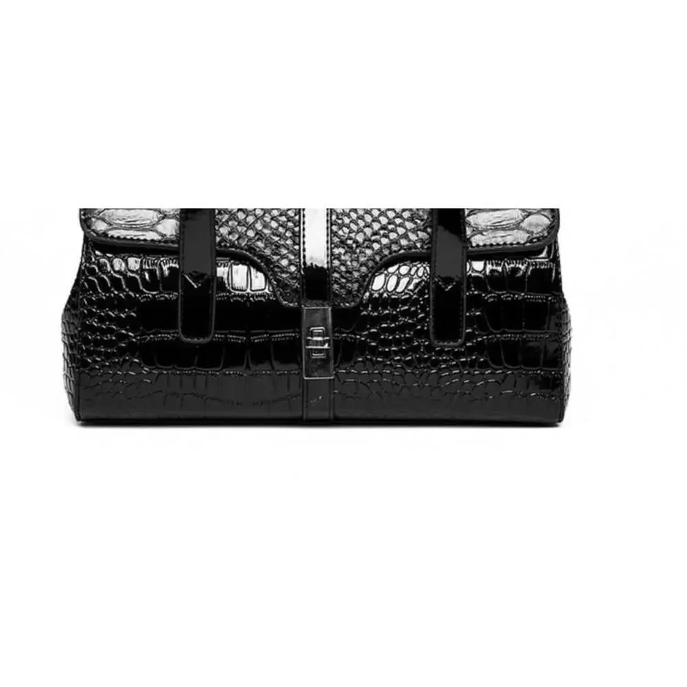 Large Capacity Snake Pattern Shoulder Handbag In Black - Picture 3 of 4